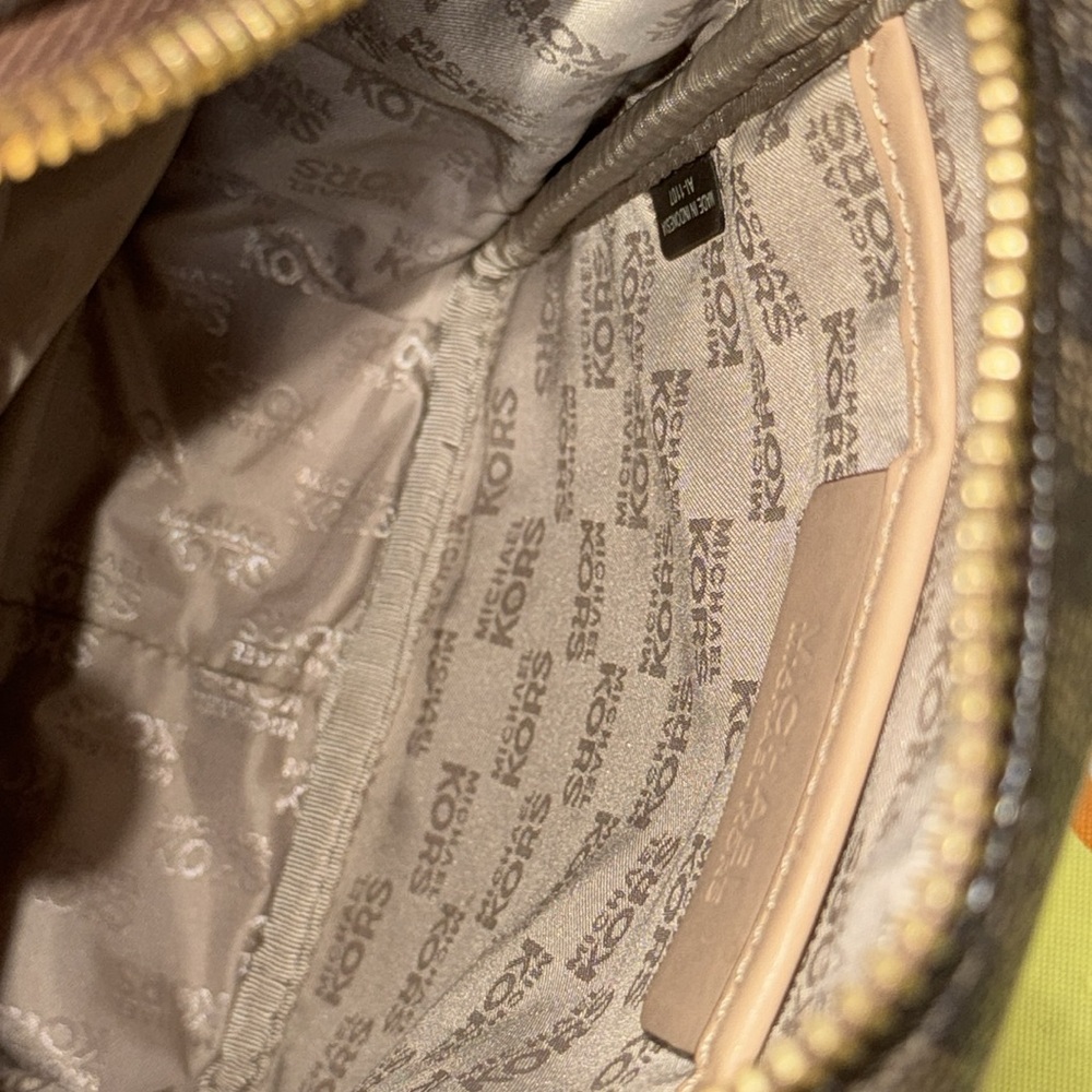 •MICHAEL KORS•BROWN & TAN JET SET TRAVEL FLIGHT BAG W/SIGNATURE MK LOGO EUC - Picture 10 of 12
